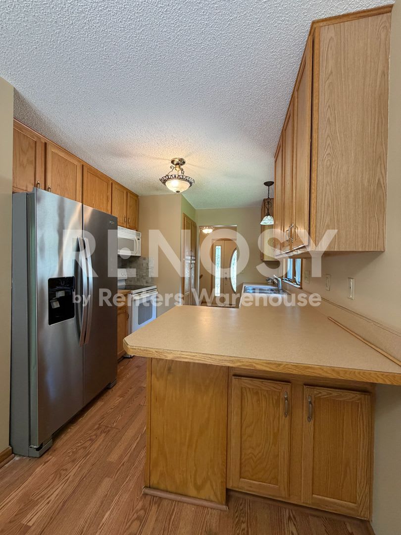 Available September 1st 3 Bedroom 2 Bath Single Family Home in Apple Valley – photo 4