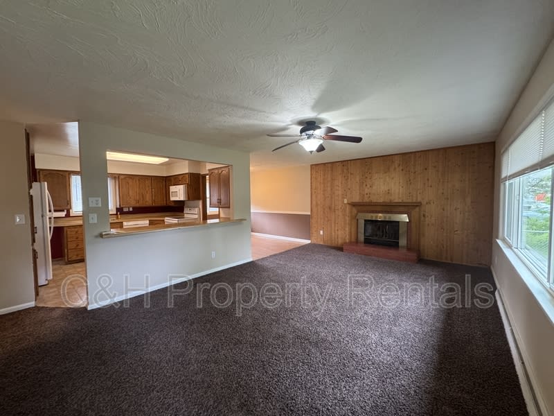 1436 Avenue D – photo 4