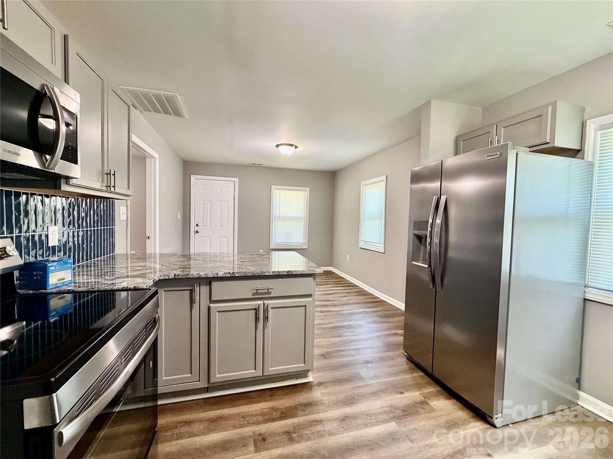 457 Fewell Street – photo 4