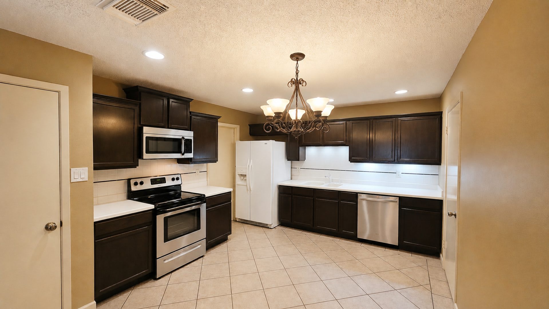 Hunters Chase 3 Bedroom Near UTSA, Medical Center, La Cantera and Much, Much More! – photo 4