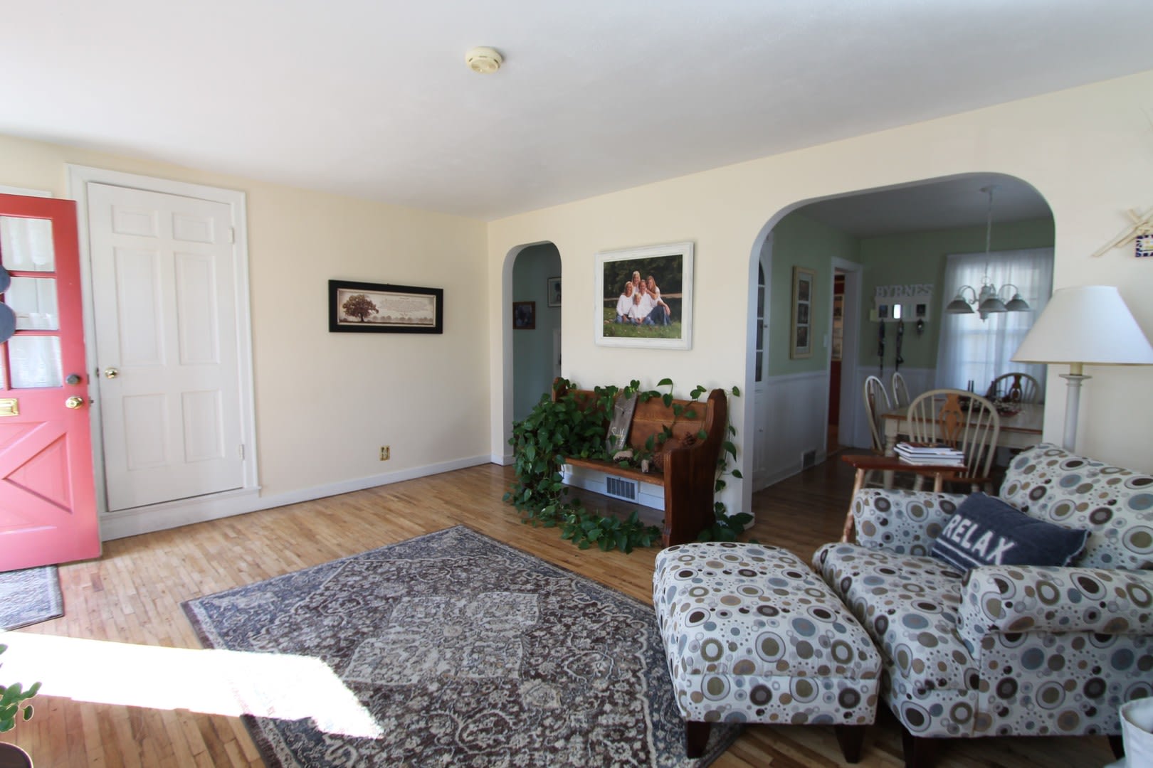 2012 W Petty Beautiful 4 Bedroom 2 Bathroom Spacious Home With Garage And W D Hookup Original Hard Wood Floors Throughout – photo 1