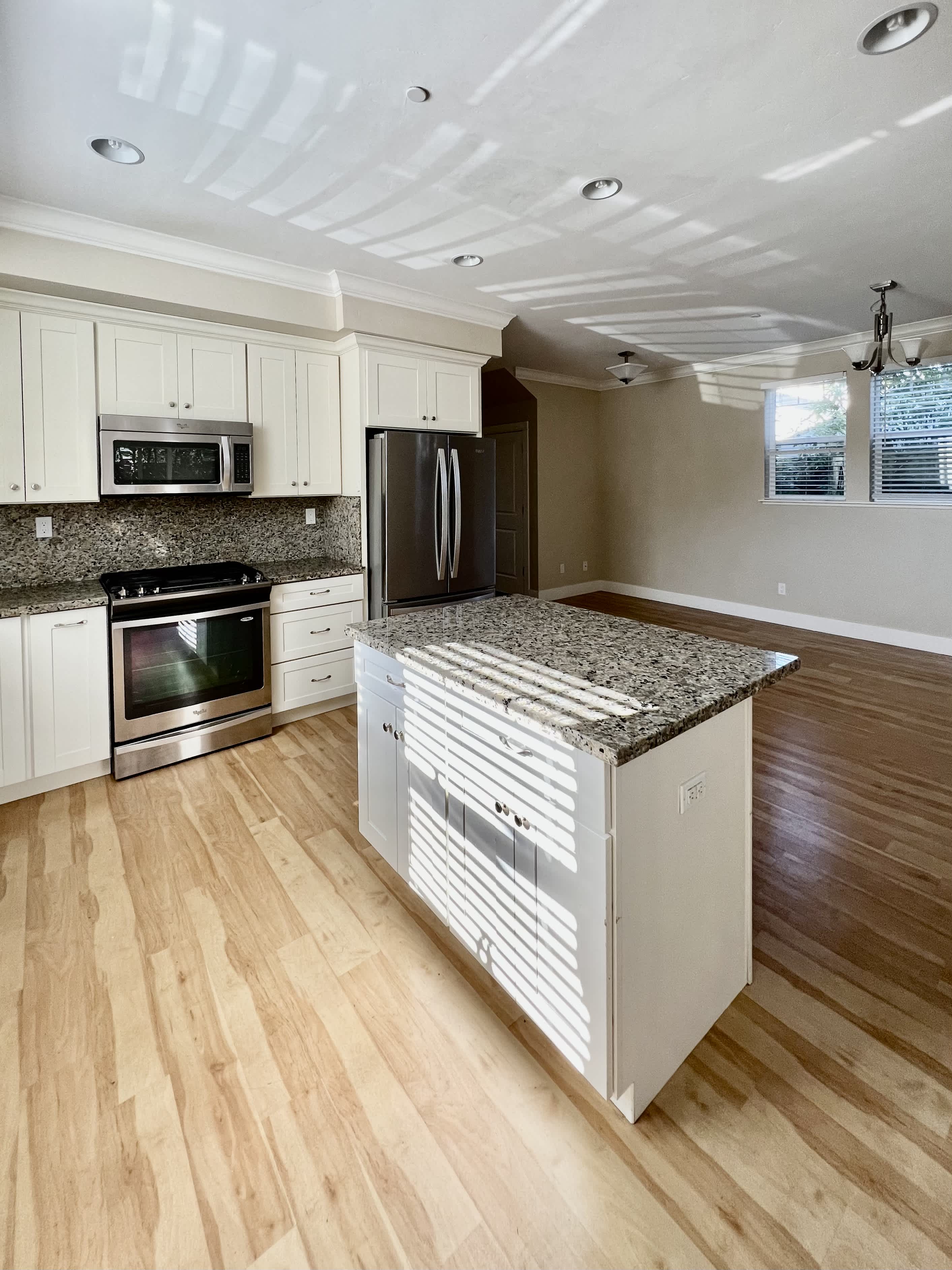 720 Harrison St – photo 3