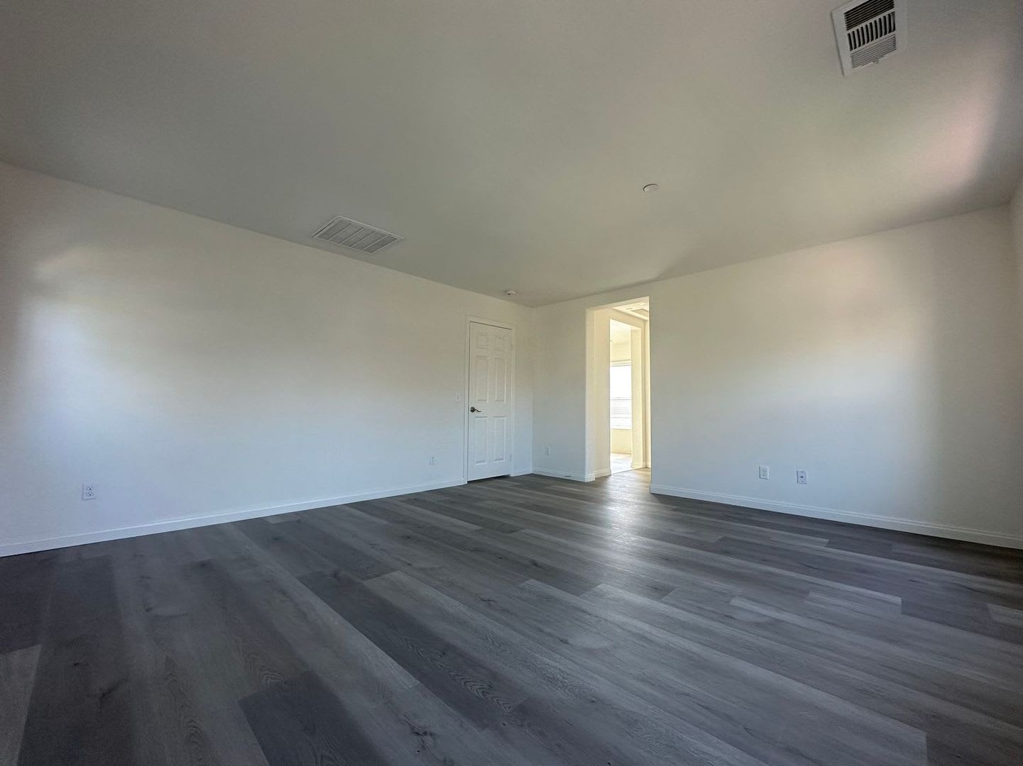 4 Bedroom home for leasing in Eastvale – photo 5