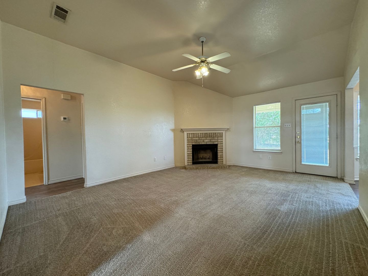 3 bed 2 bath house for rent in Killeen – photo 3