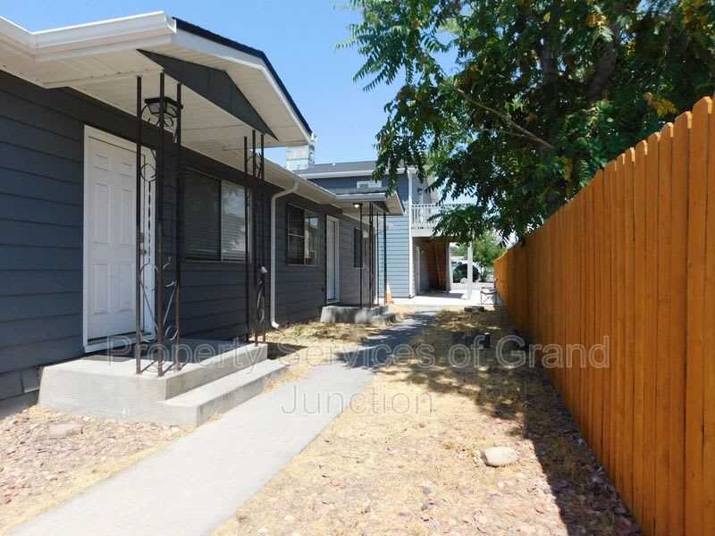 1318 Bunting Avenue – photo 2