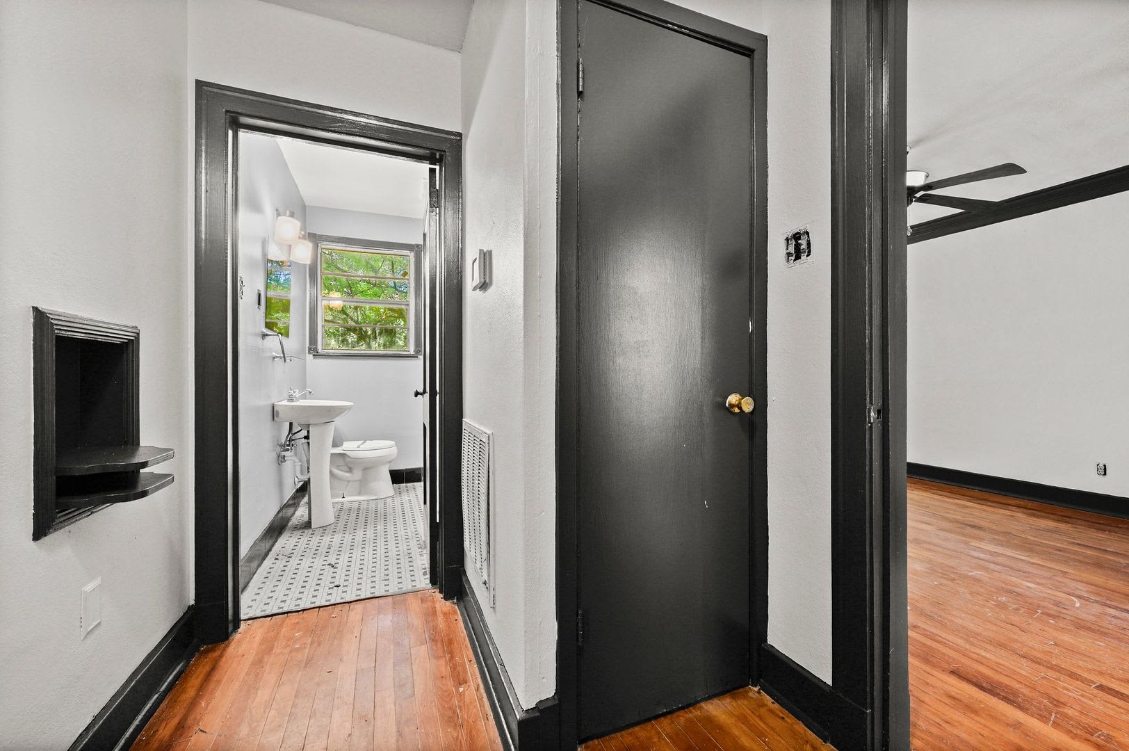 Great location in the Heart of Mid City! – photo 2