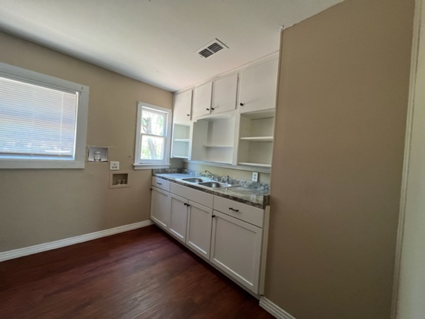 1349 Graham – photo 4