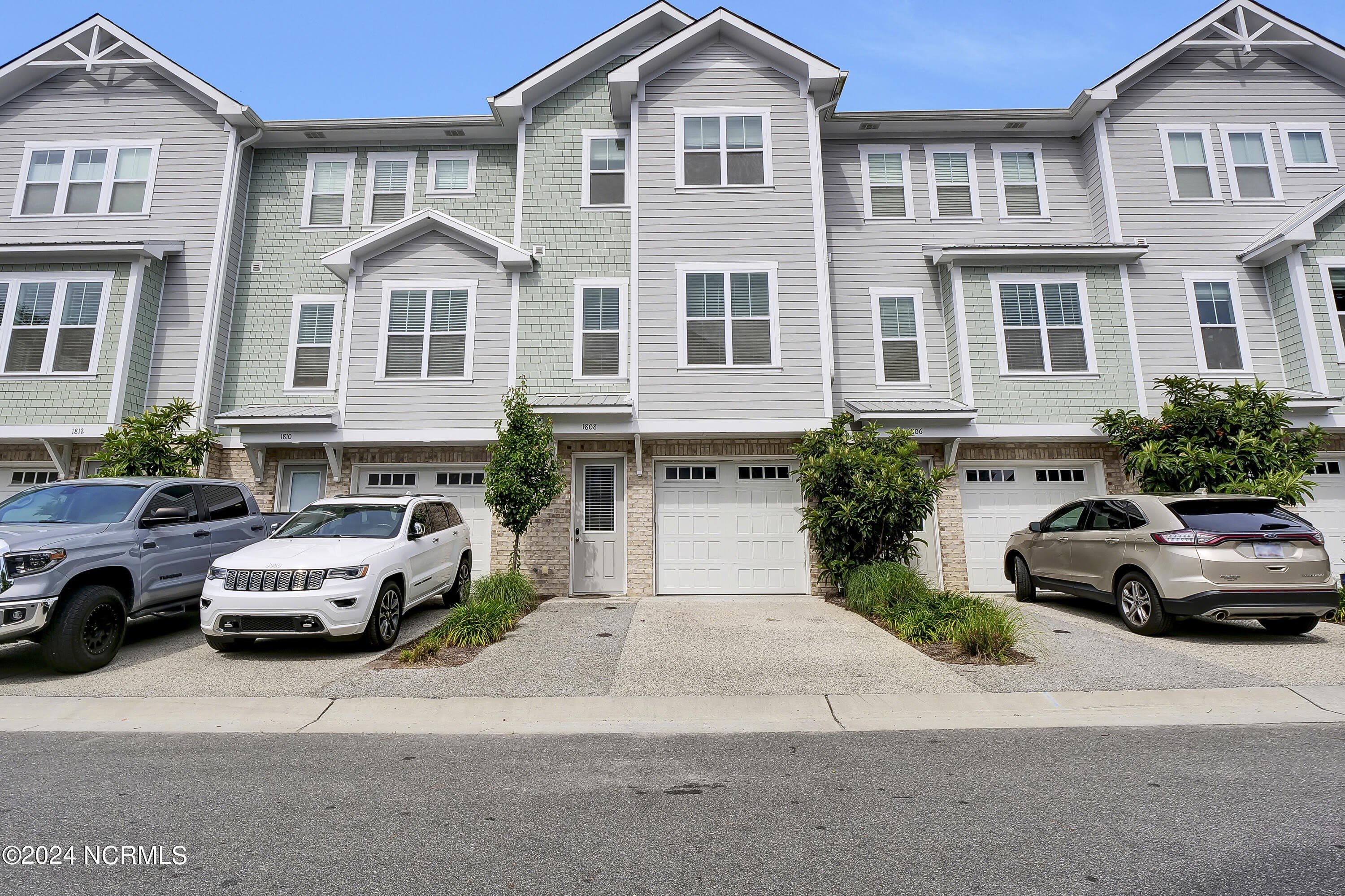 1808 Bungalow Row – photo 1