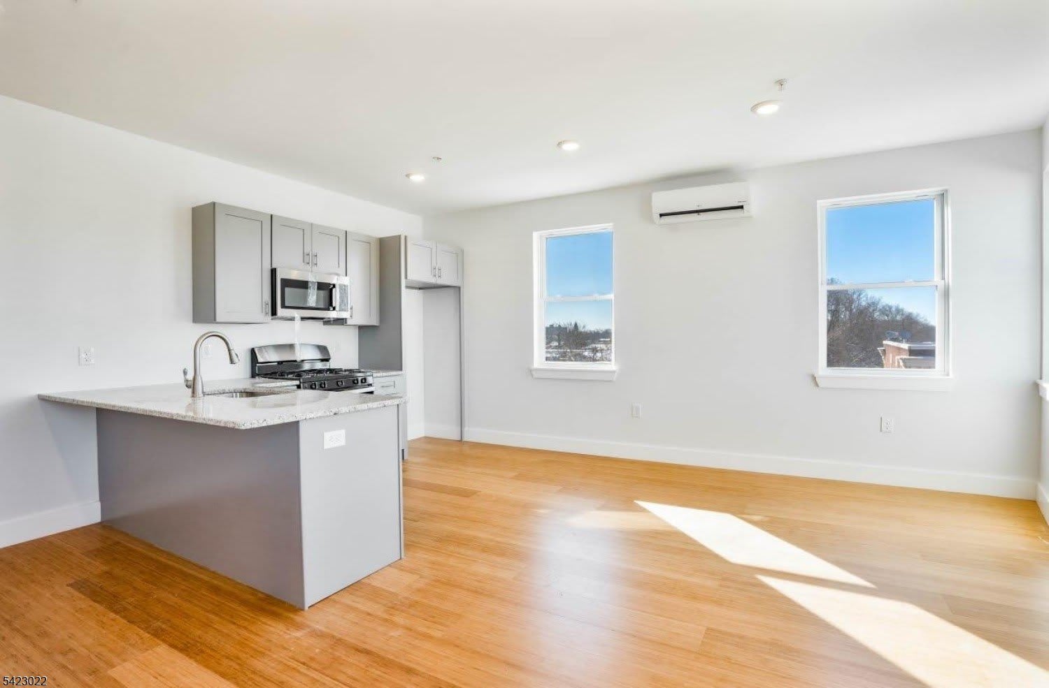 100 North Ave – photo 1
