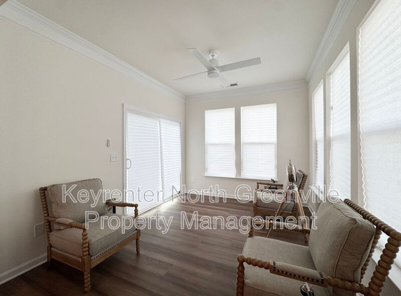 612 Columbus Cir – photo 5
