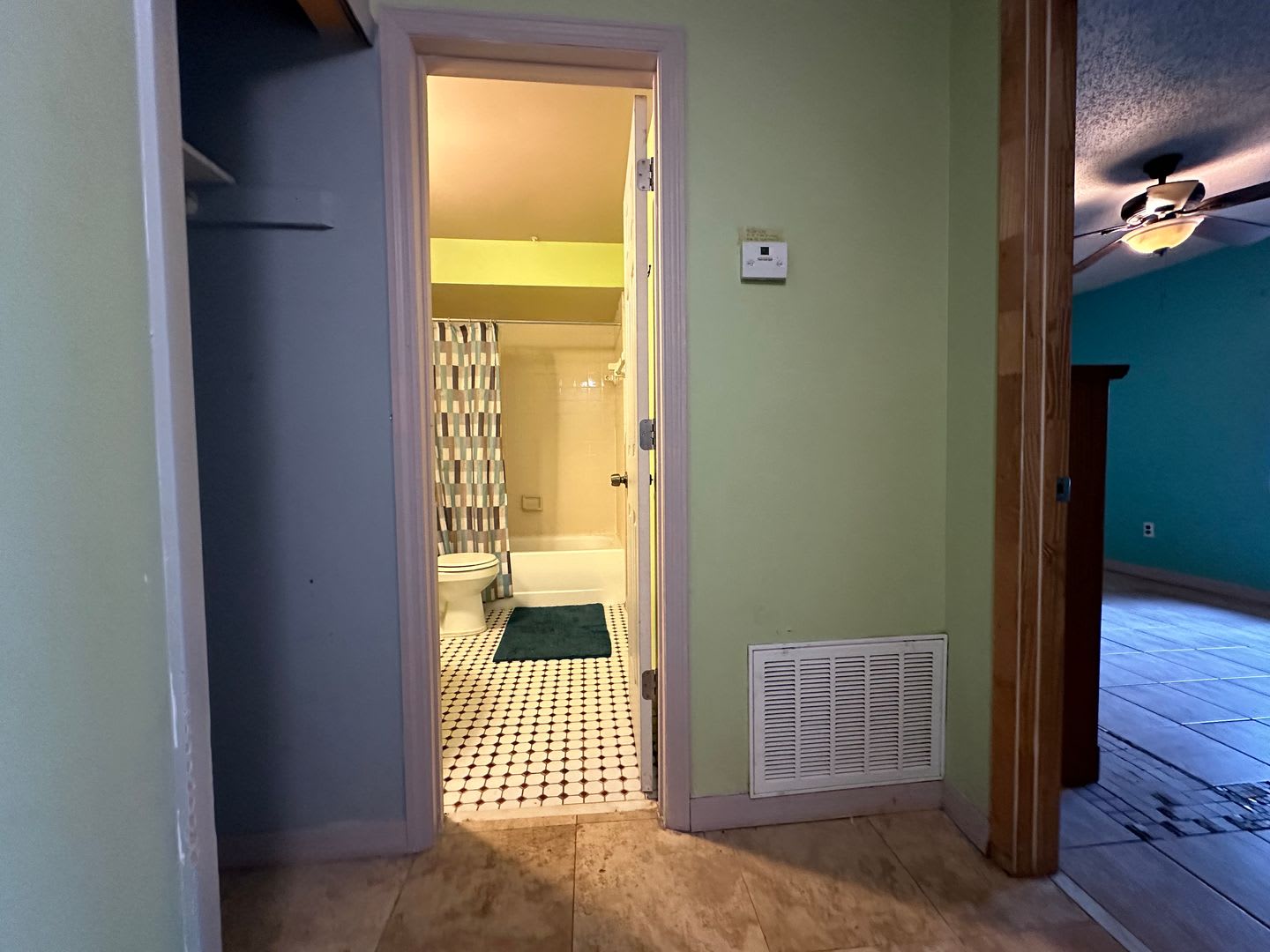Efficient Living in a Vibrant, Eco-Conscious Setting – photo 4