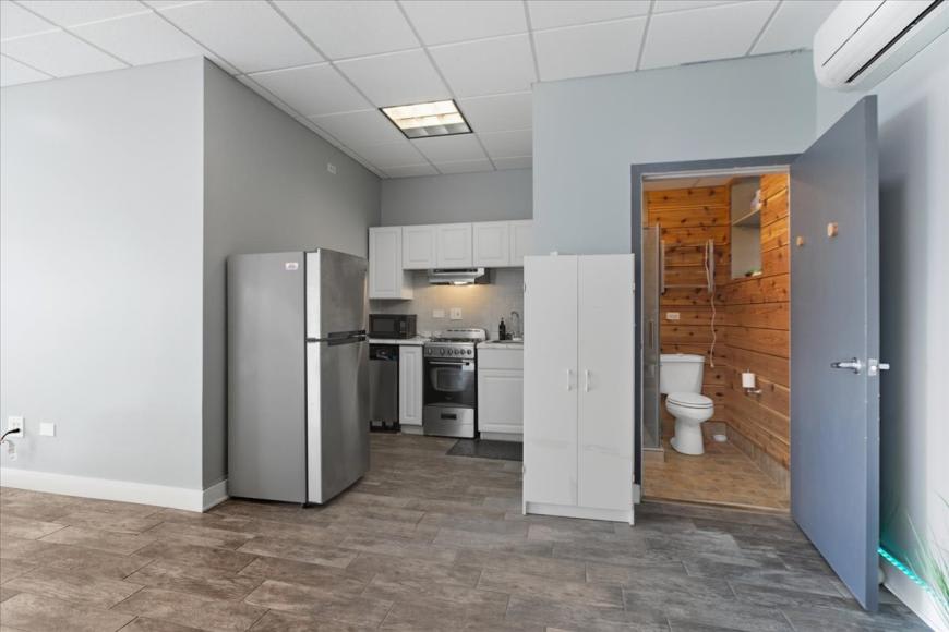 1338 W Irving Park Rd – photo 2