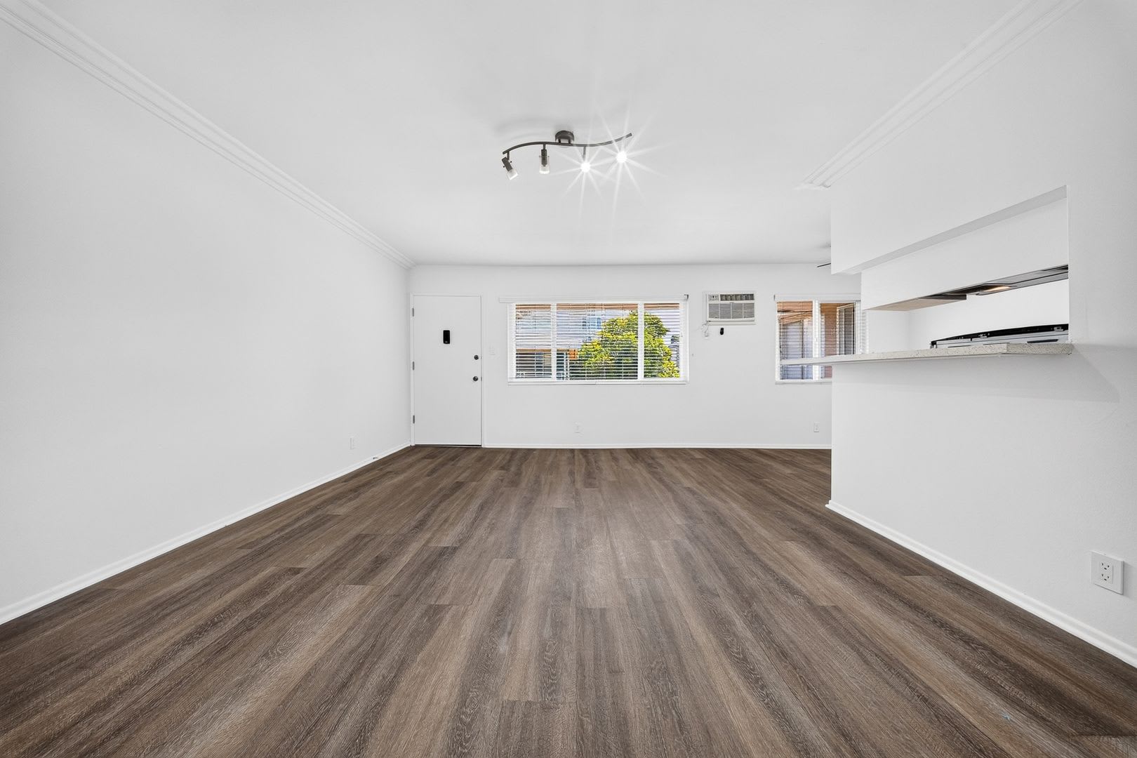 15114 Dickens Street – photo 5