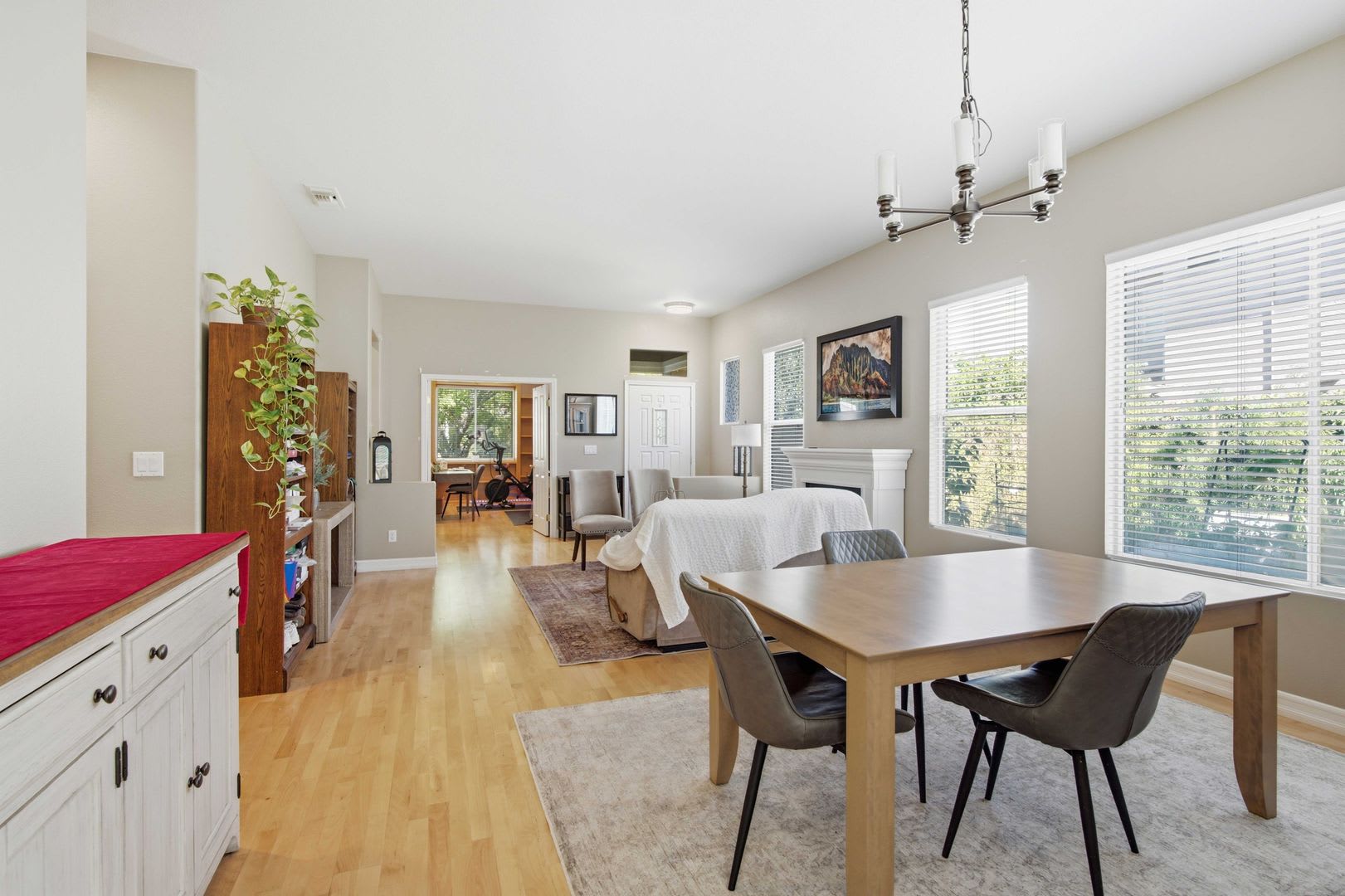 Gorgeous Single Story Home in Santa Clarita! – photo 5