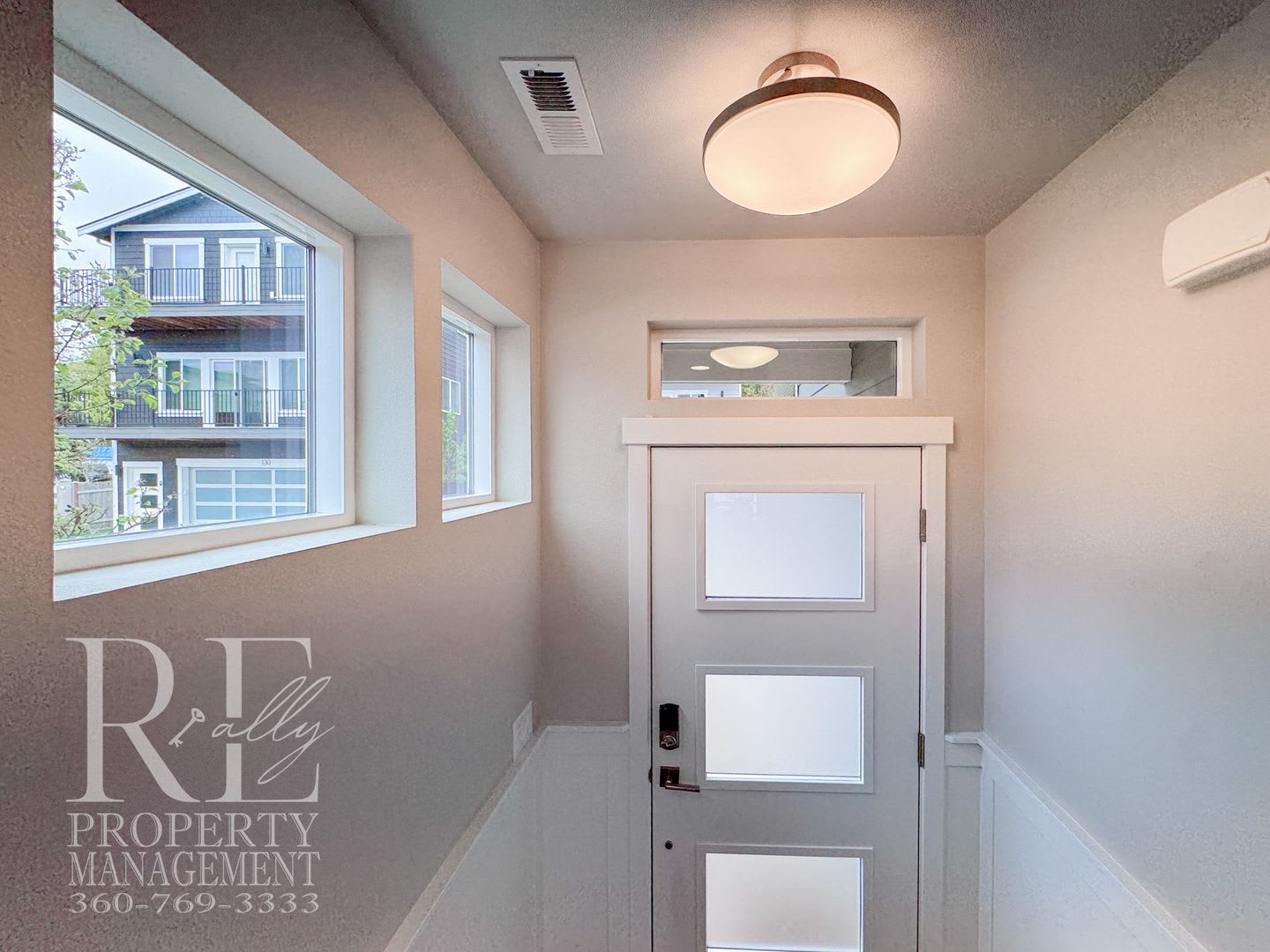Move In Special 50 Off First Months Rent Modern 3 Story Bremerton Home With Water Views On Every Level – photo 4
