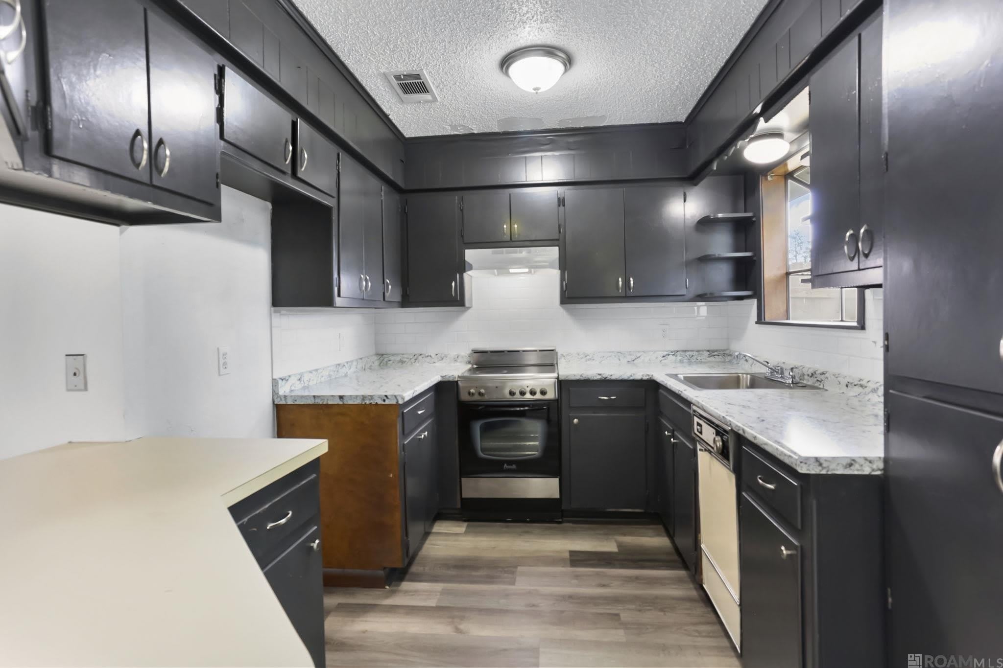 309 Hewitt Rd – photo 5