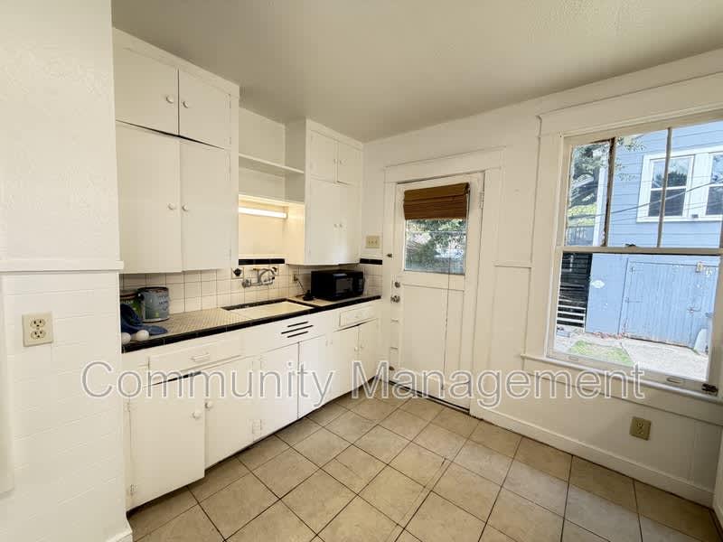 162 Chatsworth St – photo 4