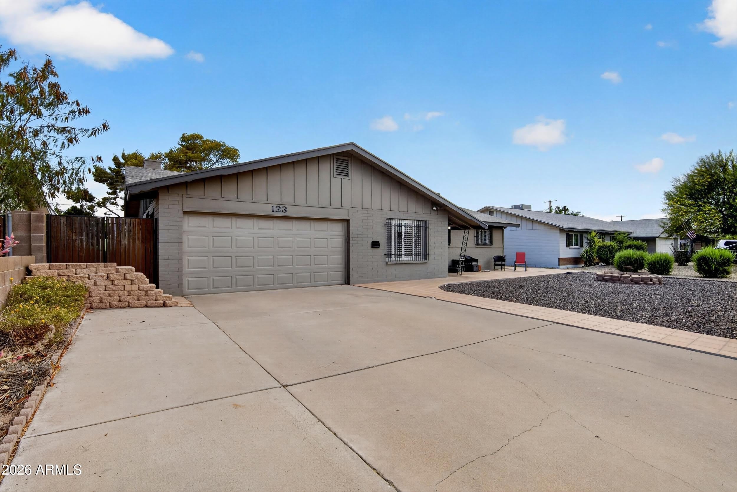 123 E ERIE Drive – photo 3