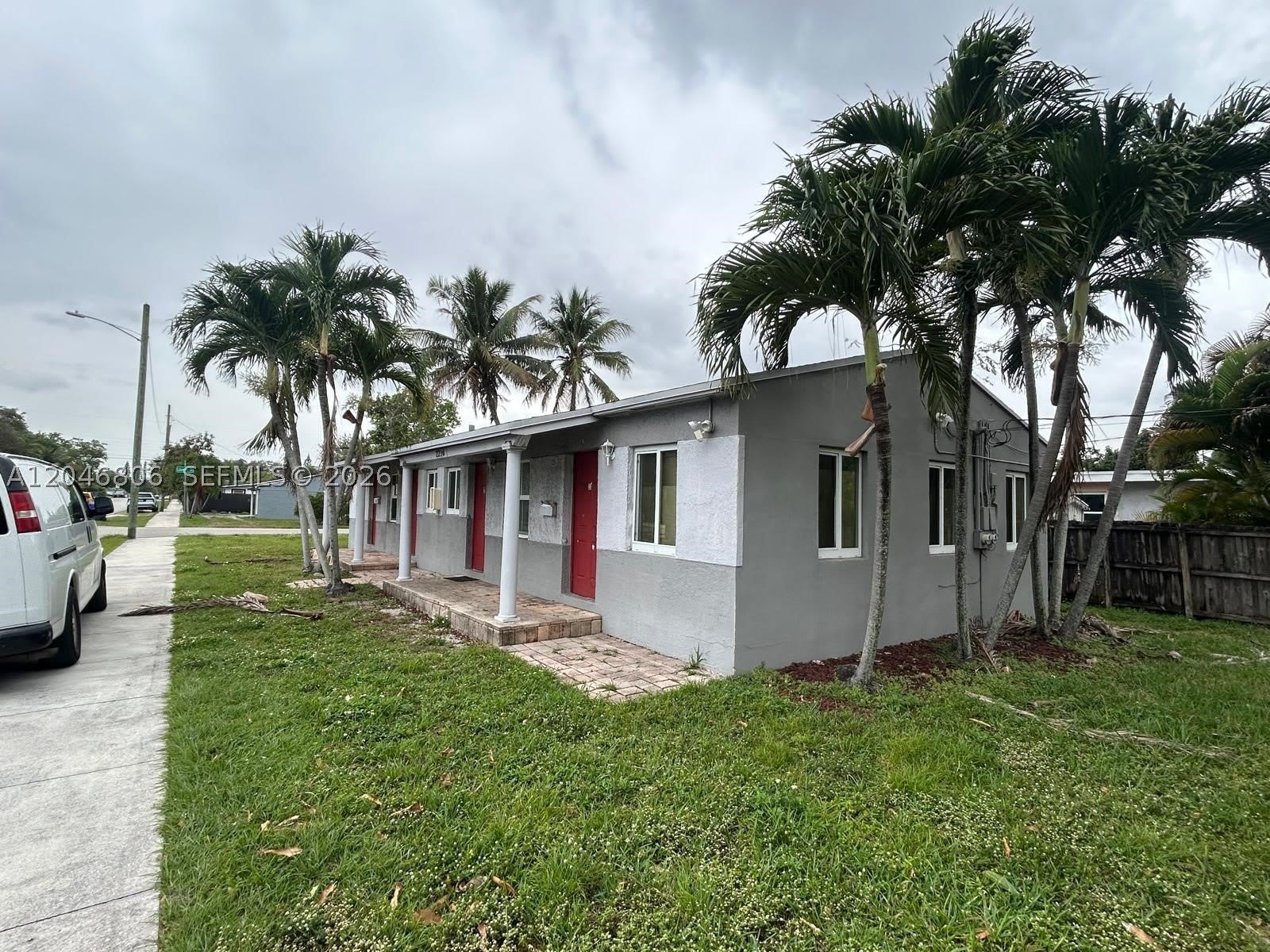 2214 N 25th Ave – photo 1