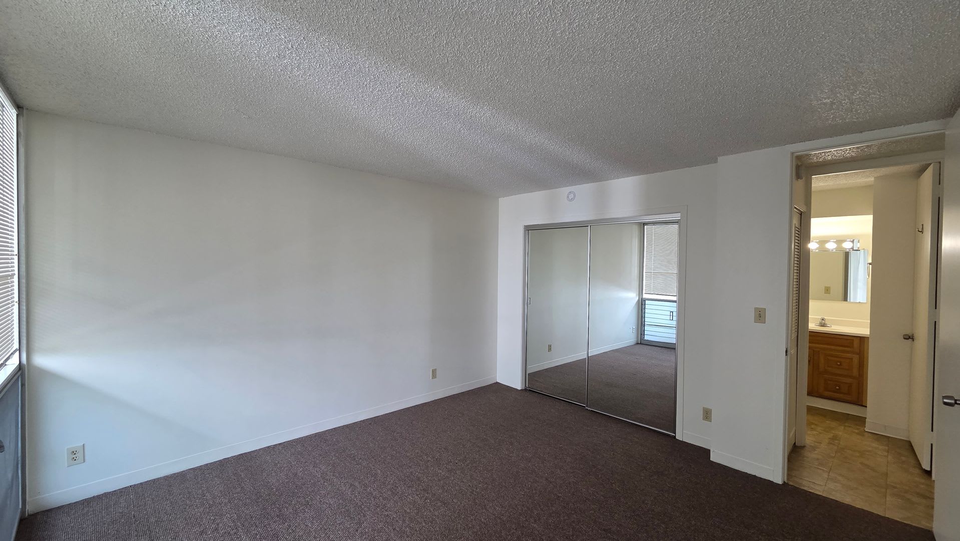 Recently Remolded Woodwinds 2 Bedroom Condo with 1 parking stall – photo 3