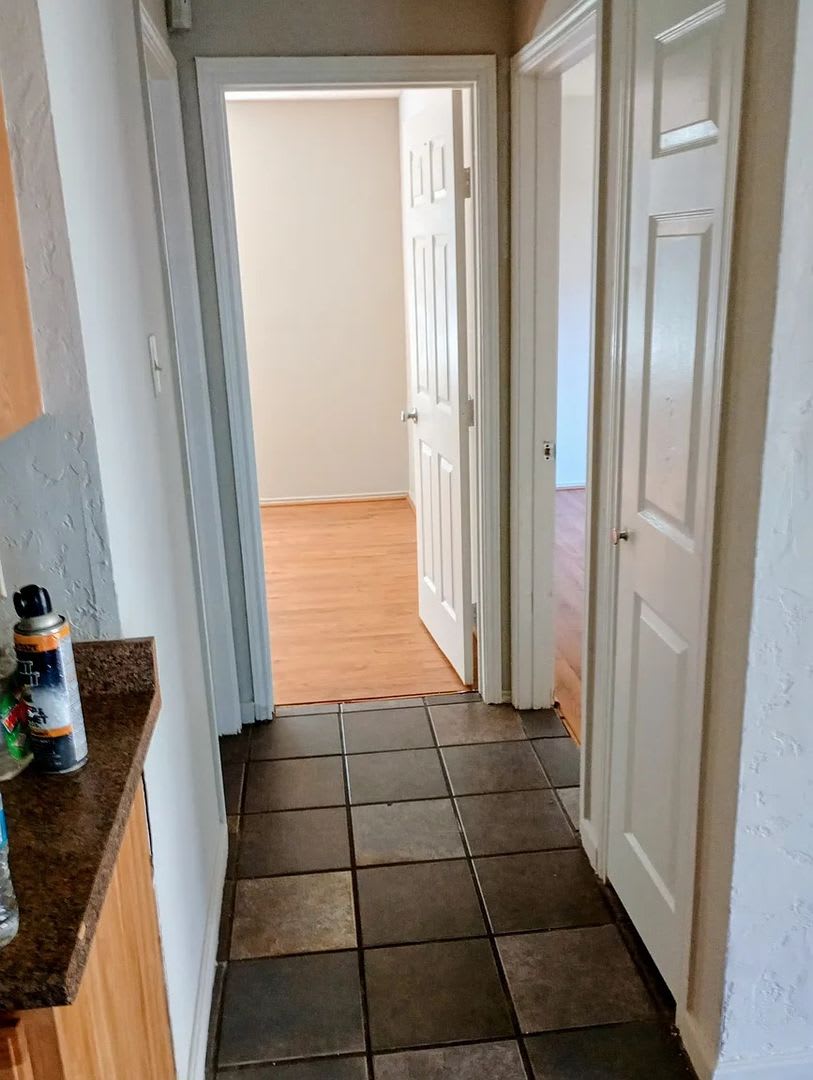 Room in 2 Bedroom Home in San Antonio – photo 3