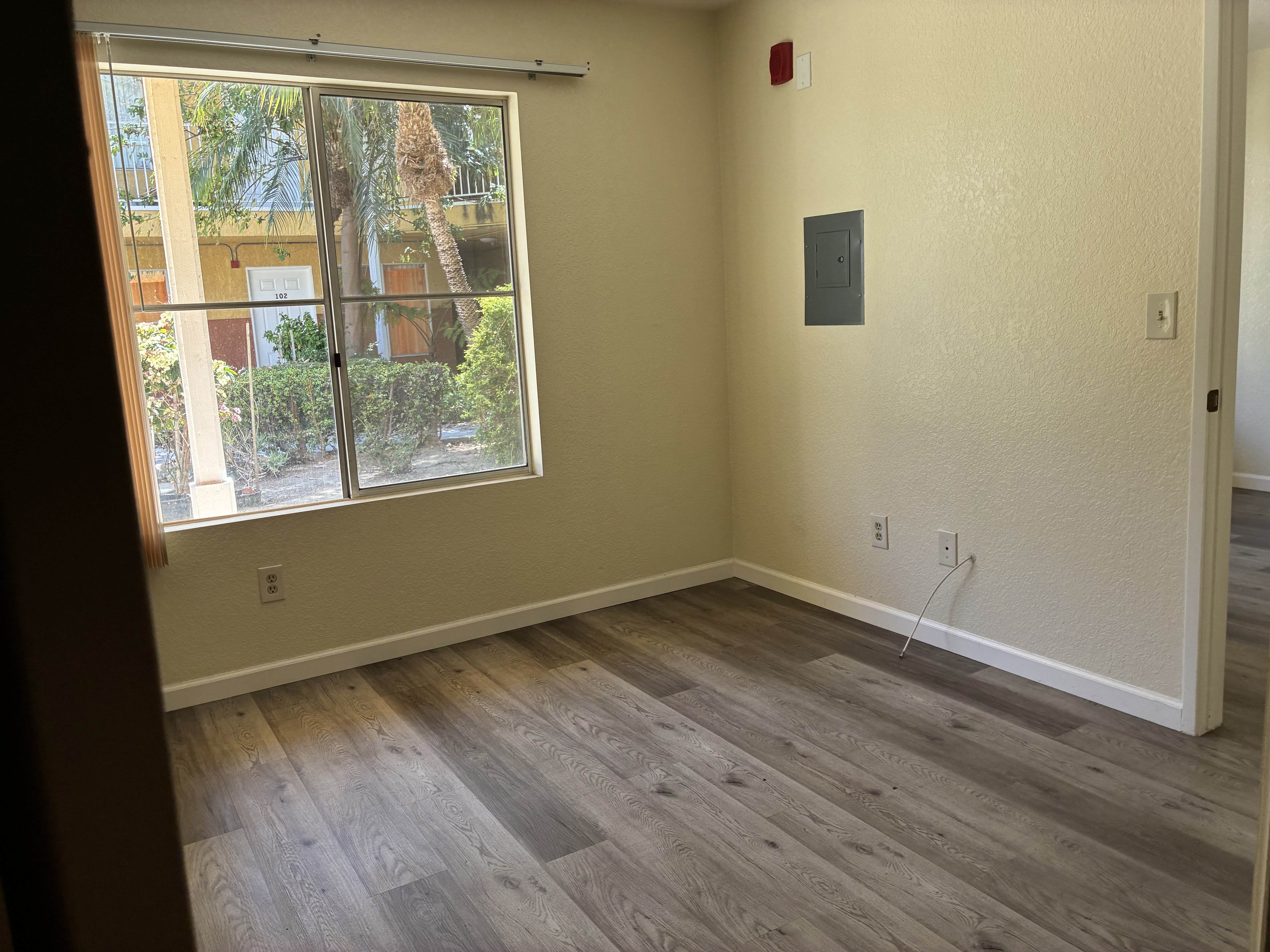 212 S Orange Ave – photo 3