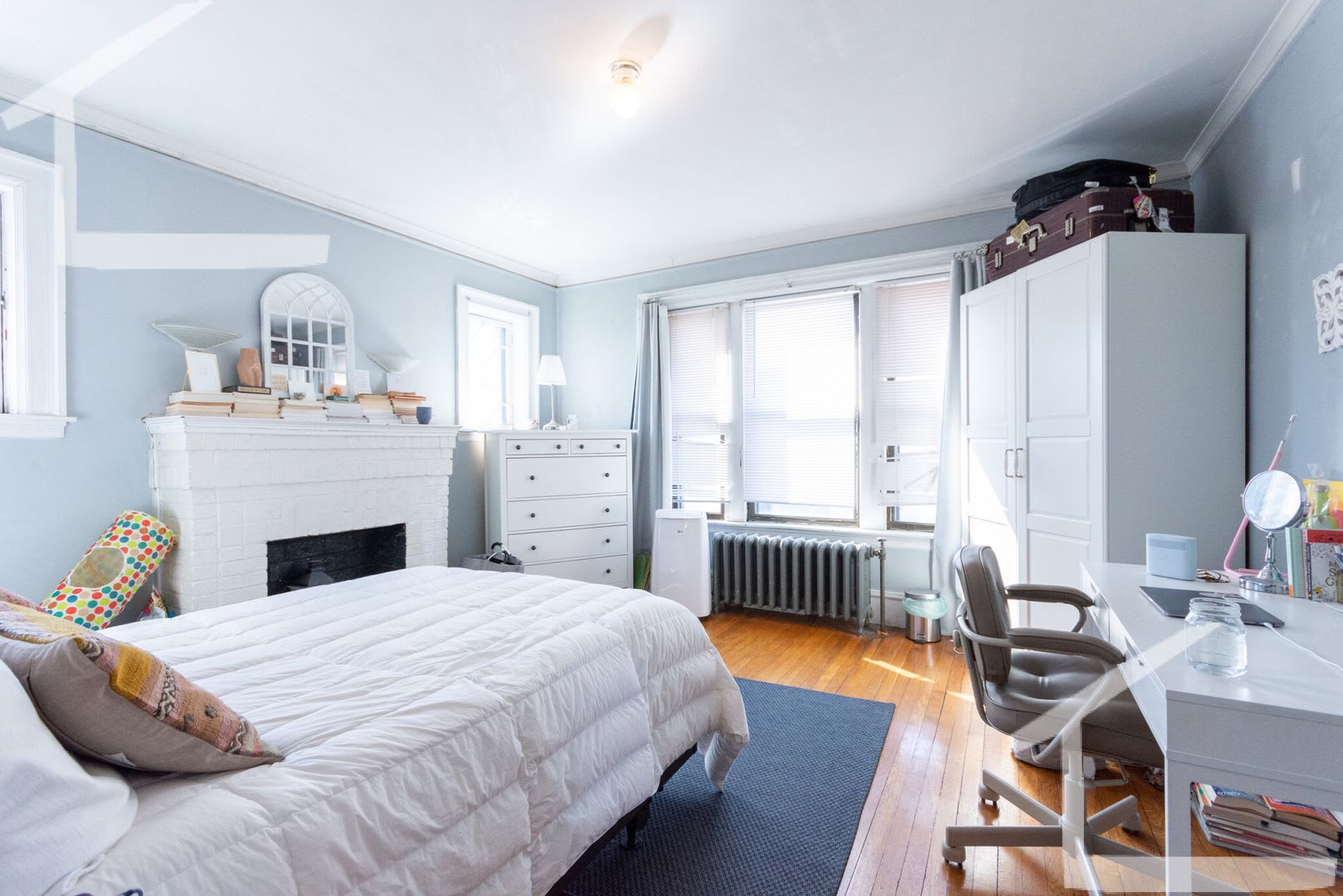 Sunny Fenway 3-Bed! – photo 2