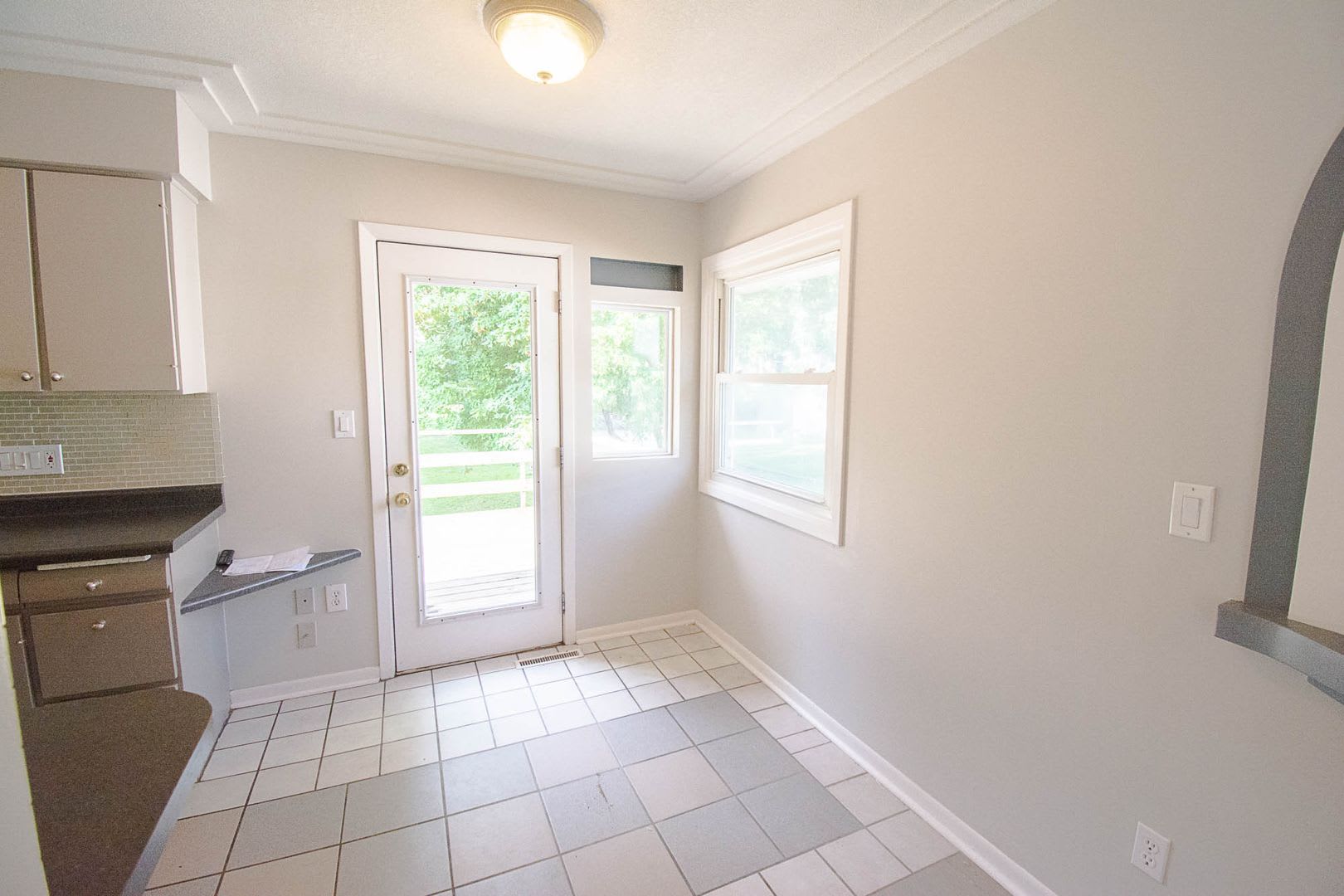 Fantastic home across the street from a park! – photo 5