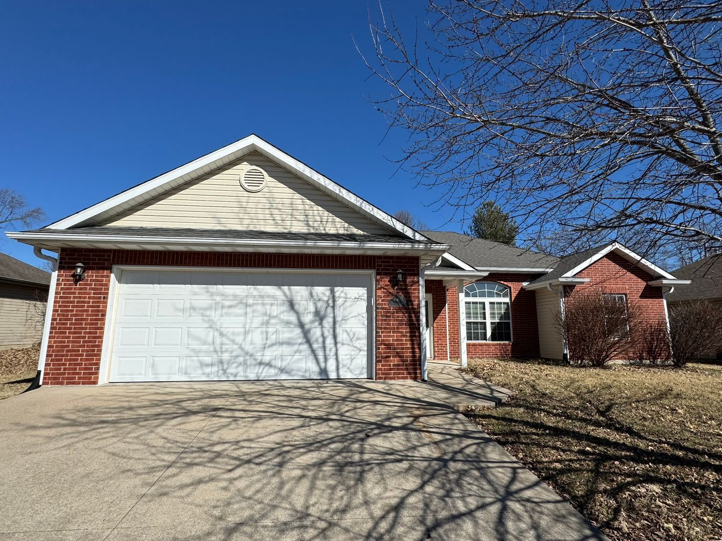 3 Bedroom Home Available W Fenced Yard – photo 5