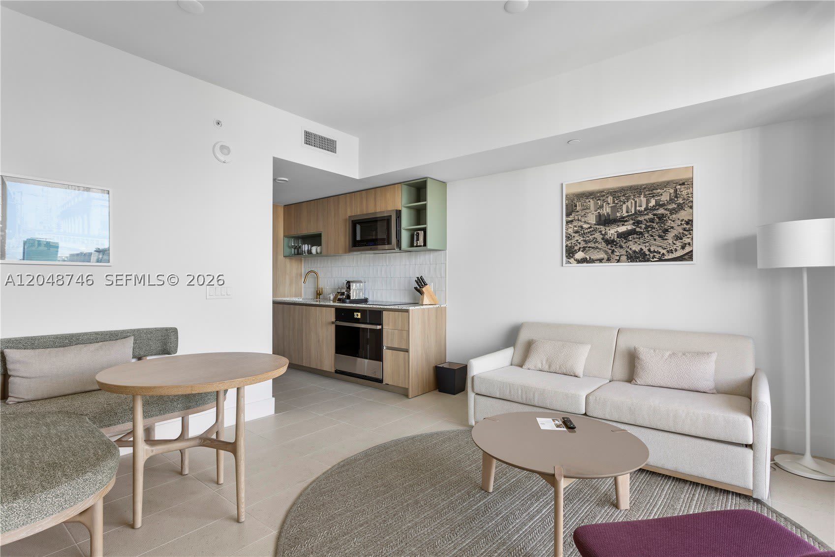 601 NE 1st St – photo 4