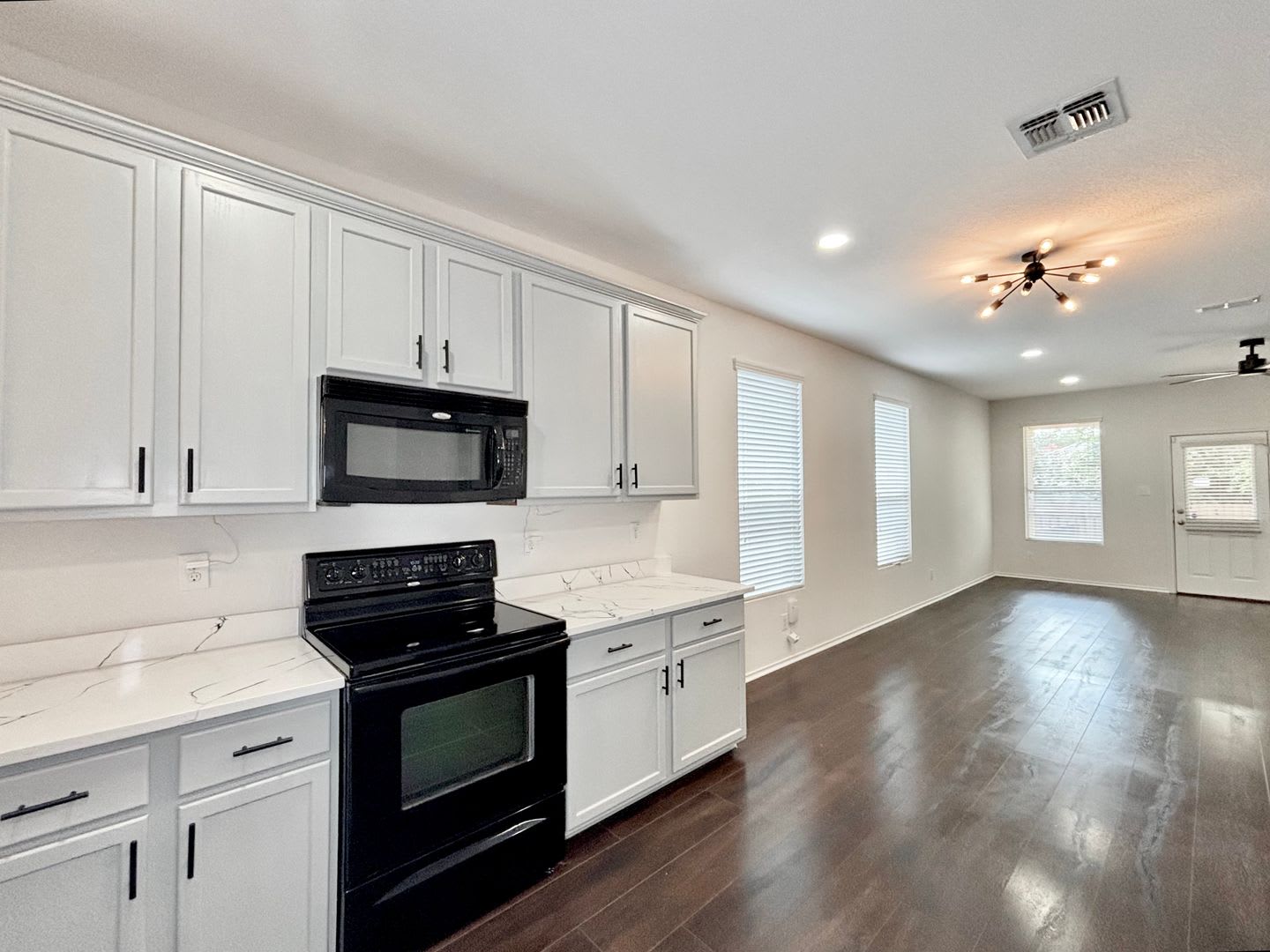 Gorgeous 4 bed, one story home! – photo 4