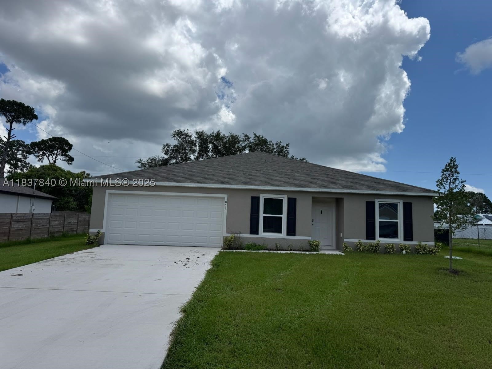 1073 SW Eureka Ave – photo 1