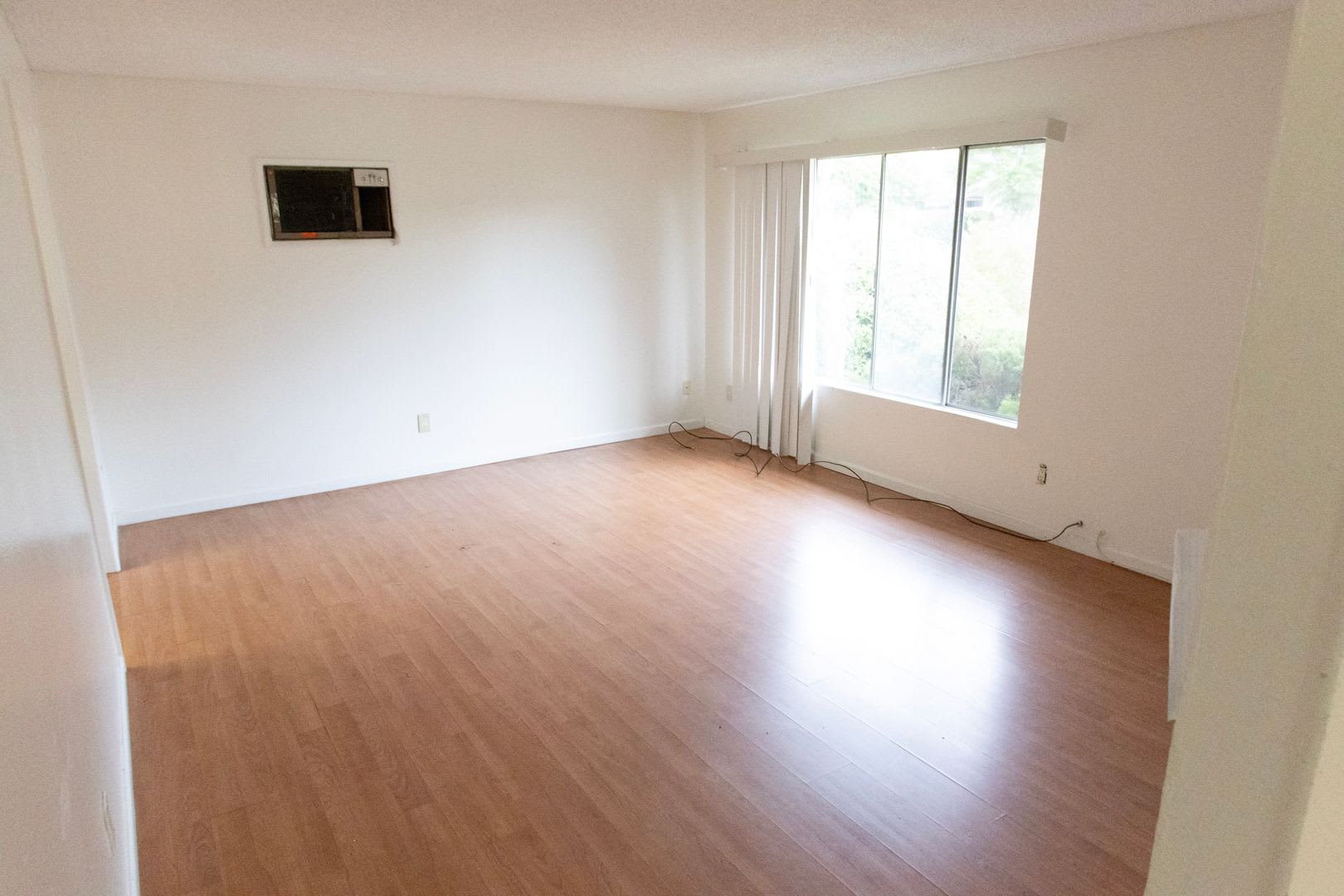 Rarely Available Private 5 Bed 3 Bath House w/ 2 Masters – photo 3