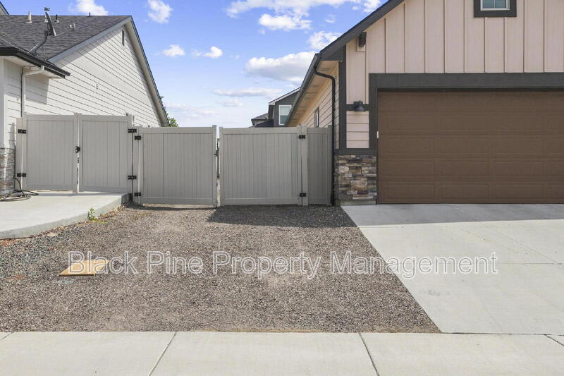 7634 Wagons West Avenue – photo 4