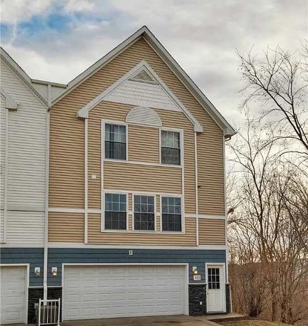 2 Bedroom Townhouse Available for Rent! – photo 3