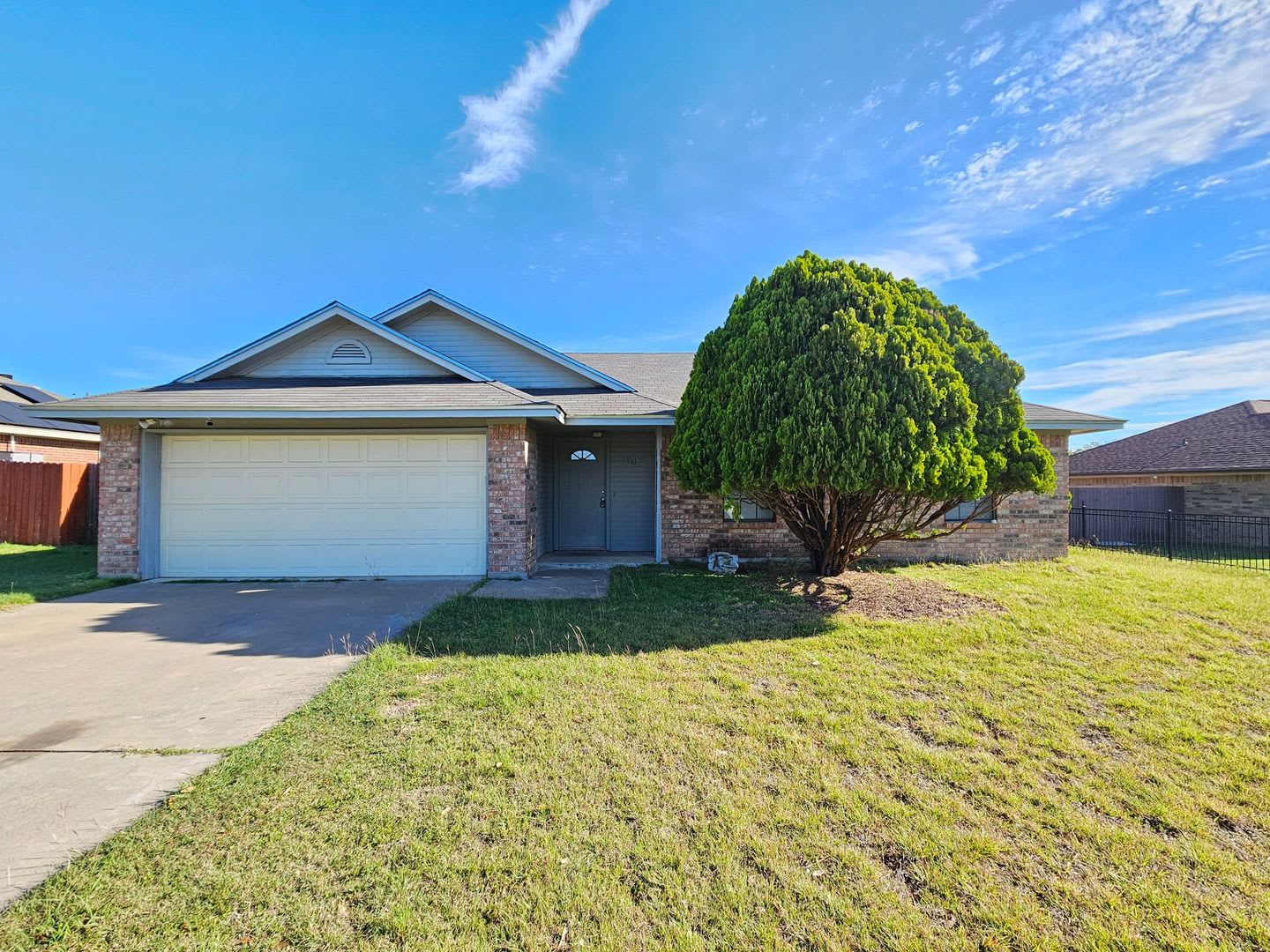HUGE RENT REDUCTION & AVAILABLE NOW! – photo 1