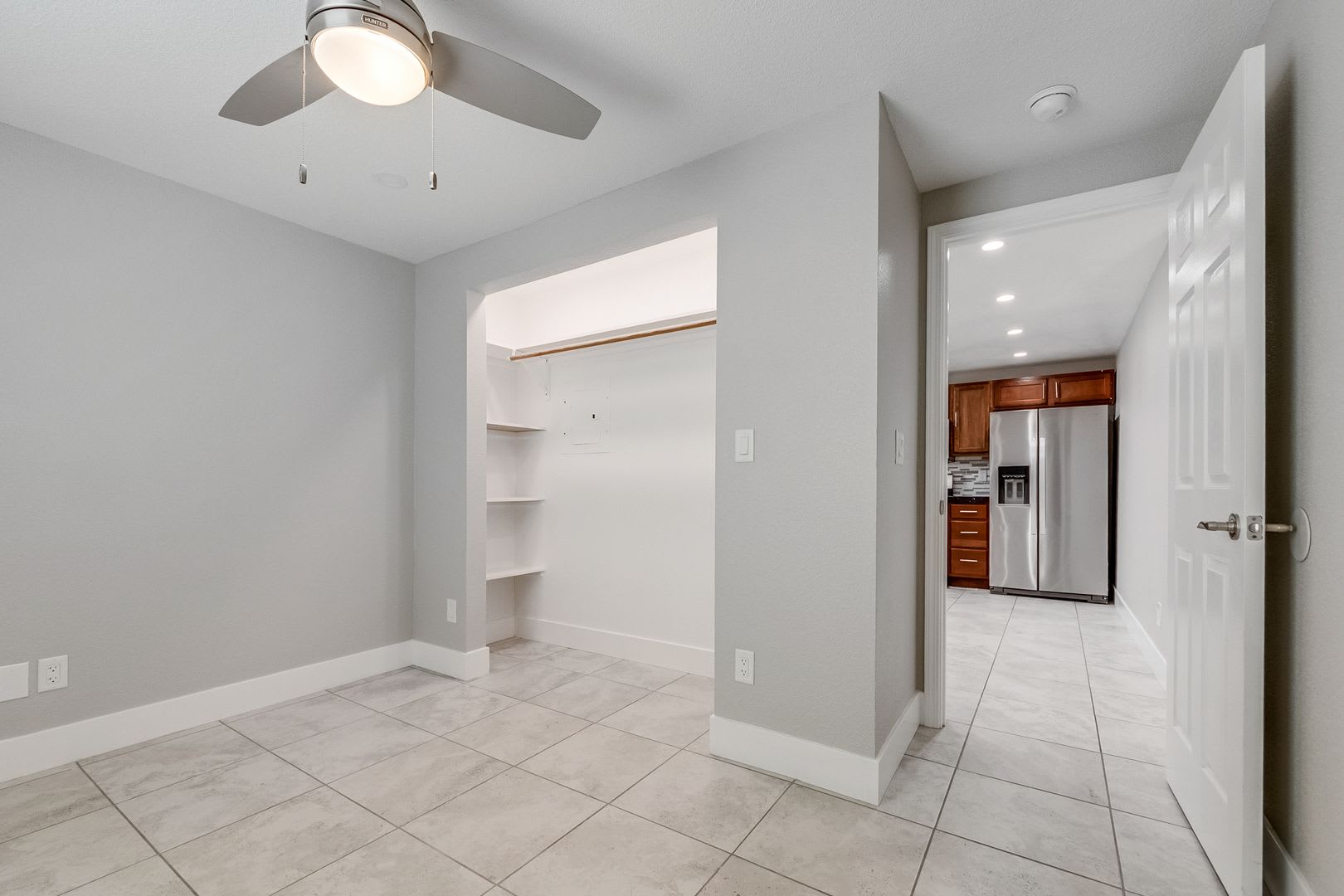Move-In Ready Two-Bedroom with Modern Finishes & Stainless-Steel Appliances – photo 4