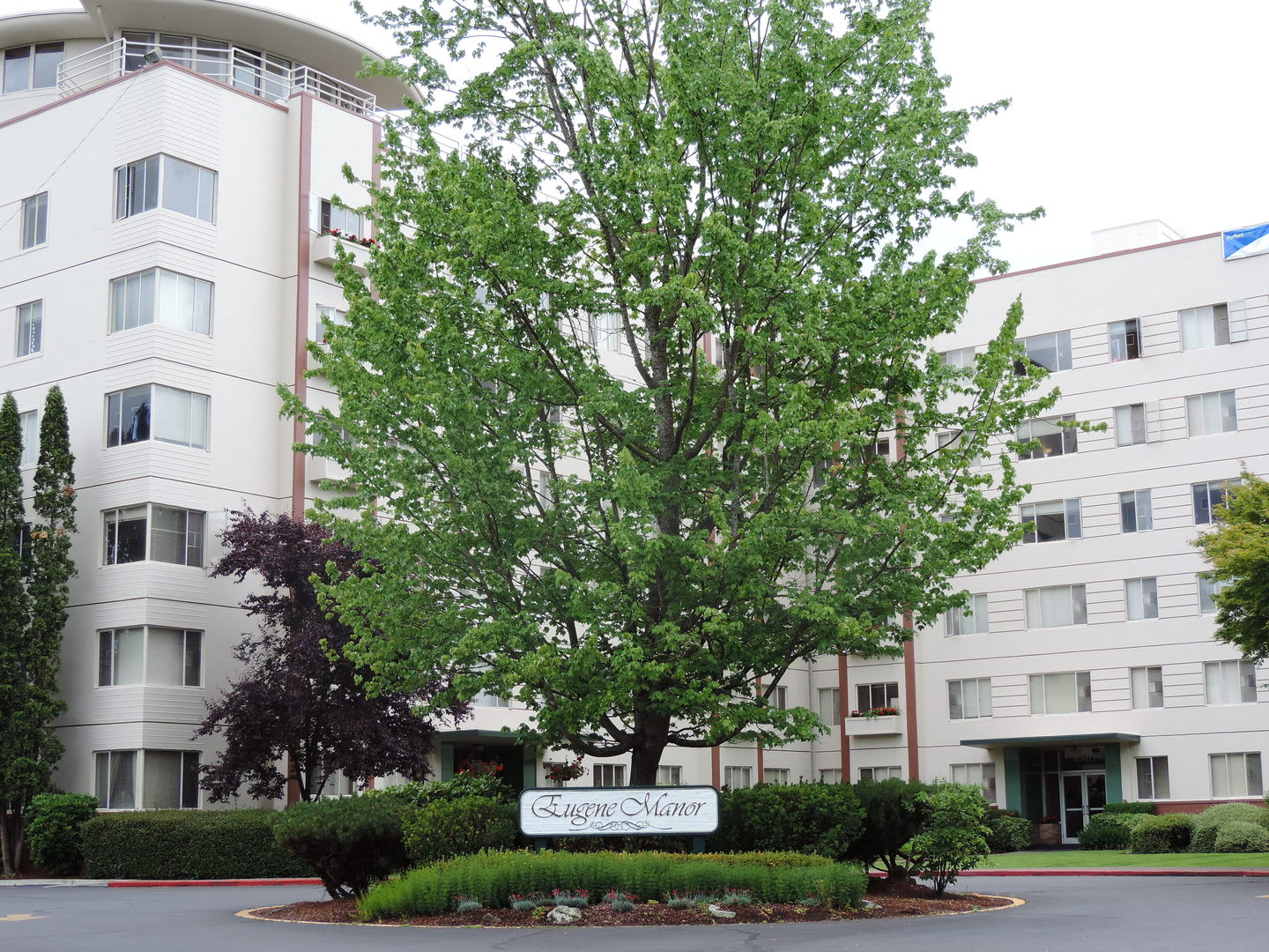 Eugene Manor Apartments – photo 4