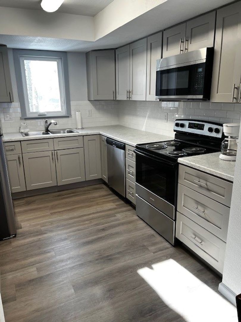 Winter Seasonal Rental- Lakeside Townhouses #3 – photo 4