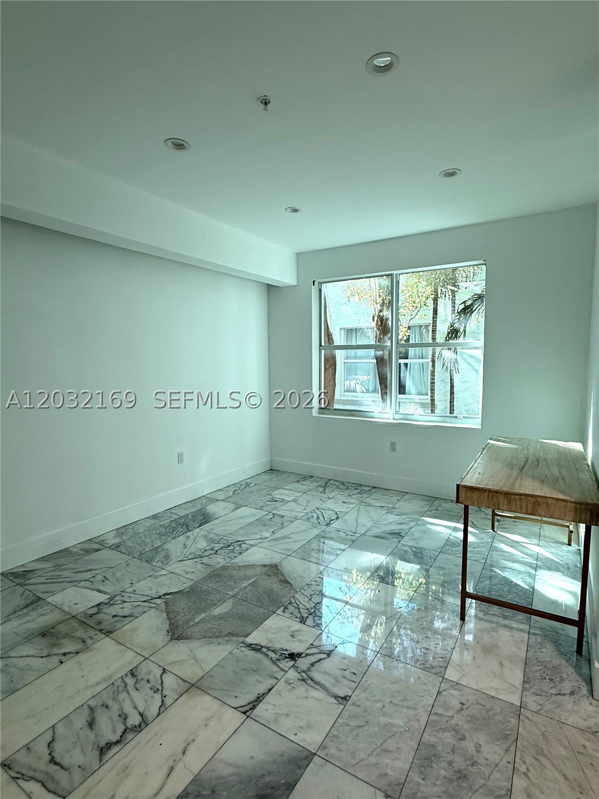 South Beach Luxury Apartments – photo 2