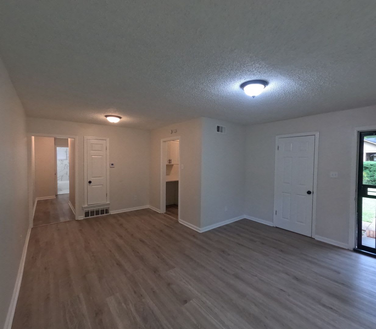 Fully Renovated 2BR Duplex Near University of Memphis – photo 4