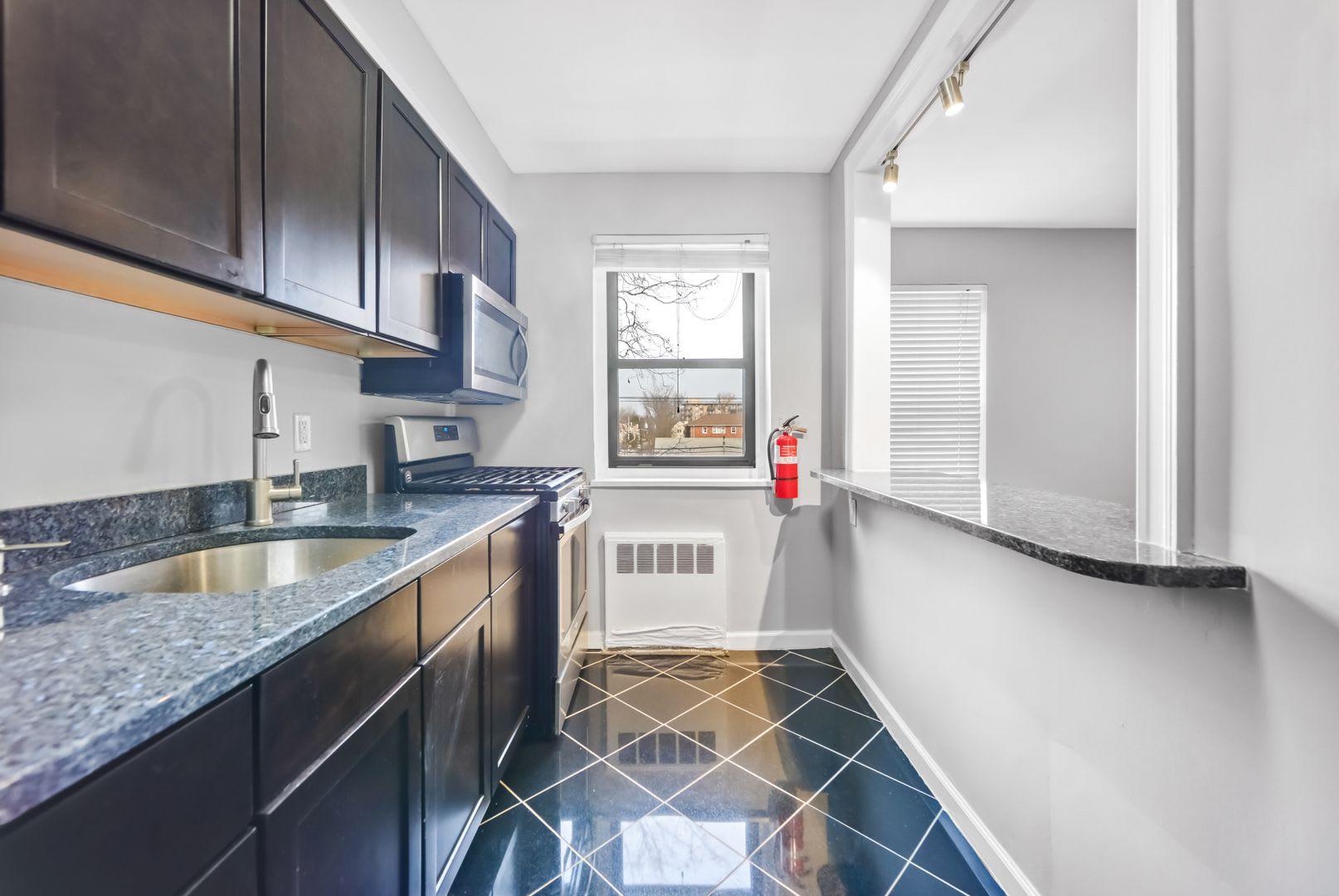2339 Hudson – photo 3