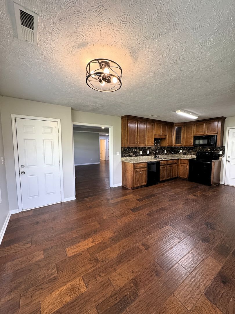Move In Special: 1/2 Off 1st Month's Rent!! – photo 5