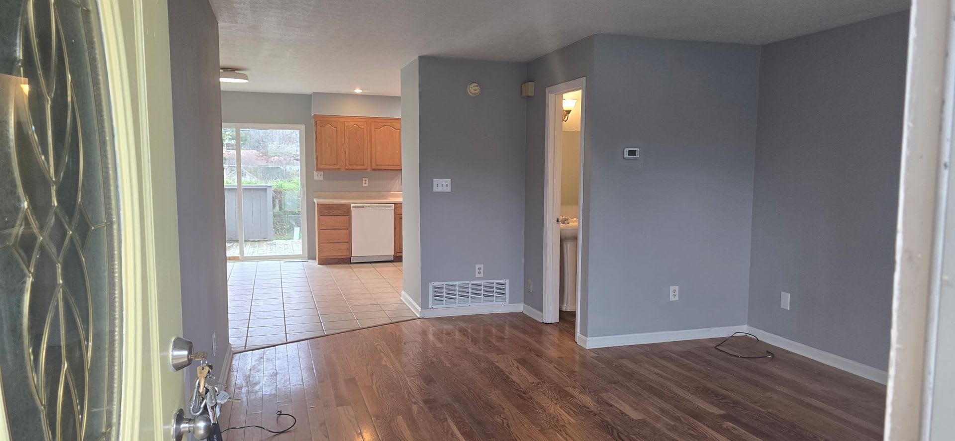 JUNE MOVE-IN-SPECIAL 1st Month Rent $1000 3bed/ 1.5 ba Duplex – photo 3