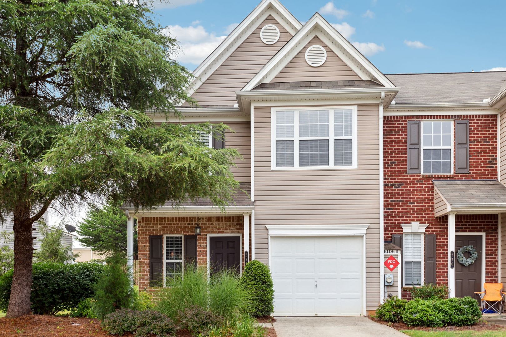 Azalea Circle Charmer – Walkable, Stylish & Move-In Ready – photo 1