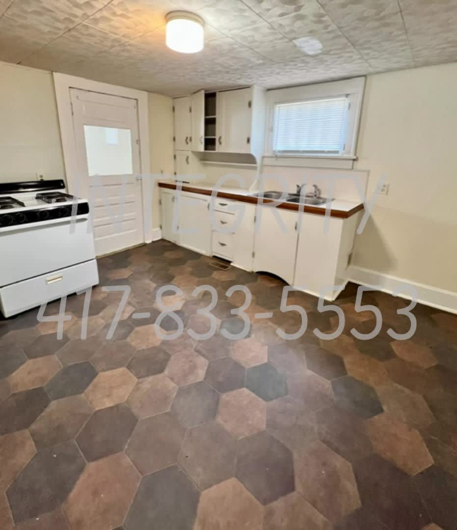 2326 N Franklin Ave – photo 4