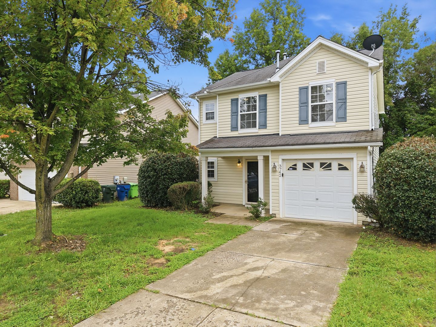 Charming 3-Bedroom Home with Spacious Backyard & Garage in Raleigh – photo 2