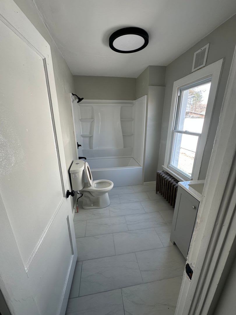 463 Main St, Torrington – photo 3