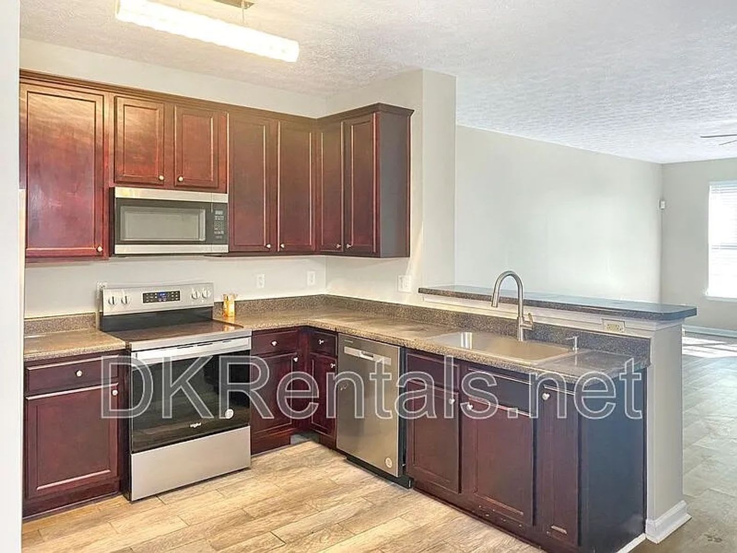 Room in 3 Bedroom Home at High Park Ln – photo 2