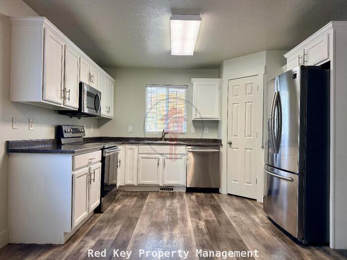 1804 North Berra Boulevard – photo 2